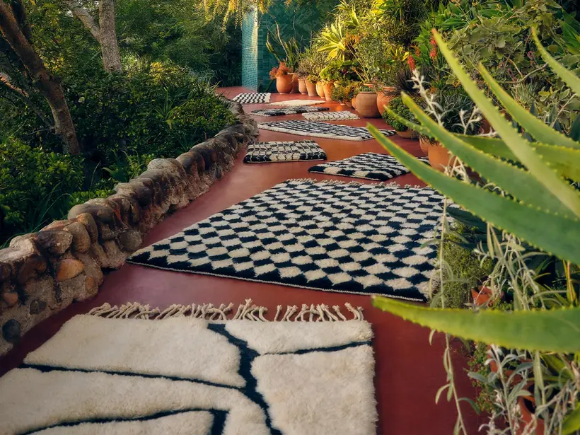 Garden Path Runner Natural Wool Midnight Black - tapis marocain fait main TAZZRA Marrakech Garden Path Runner Natural Wool Midnight Black - tapis marocain fait main TAZZRA Marrakech